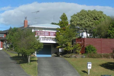 Photo of property in 2/20 Becroft Drive, Forrest Hill, Auckland, 0620