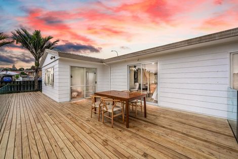 Photo of property in 70 Harmel Road, Glendene, Auckland, 0602