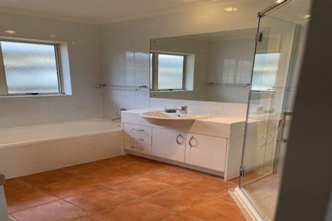 Photo of property in 3 Chapletown Drive, East Tamaki, Auckland, 2016