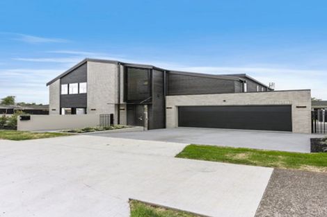 Photo of property in 1 The Crest, Sunnyhills, 2010