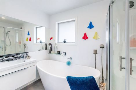 Photo of property in 11 Kotare Street, Waikanae, 5036