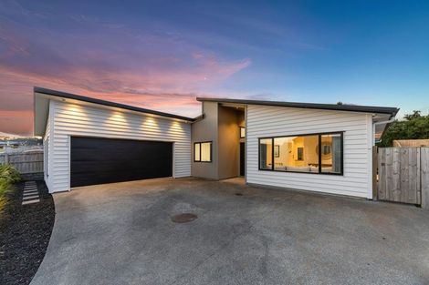 Photo of property in 40 Taikura Avenue, Red Beach, 0932