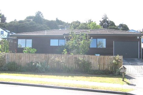 Photo of property in 2/7 Heathglen Place, Bayview, Auckland, 0629