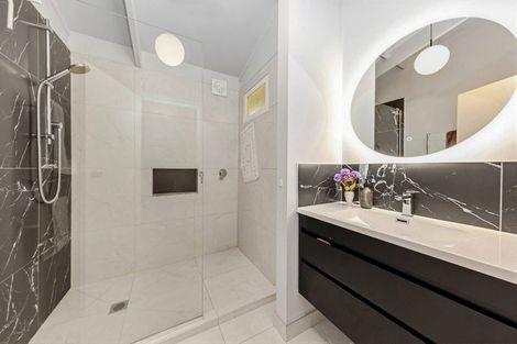 Photo of property in 11 Foyle Place, Glendene, Auckland, 0602