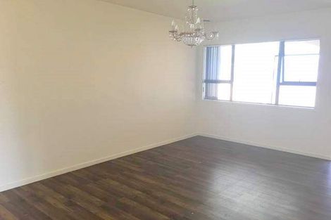 Photo of property in 4 Landsberg Way, Windsor Park, Auckland, 0632