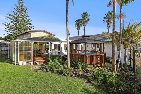 Photo of property in 44 Farquhar Road, Glendene, Auckland, 0602