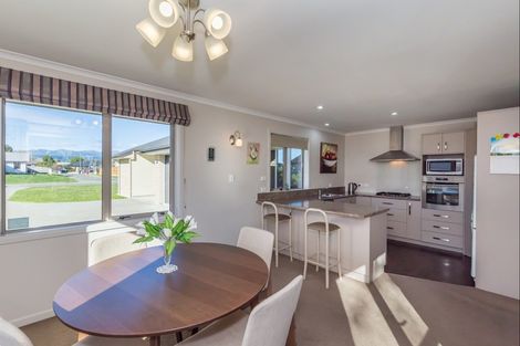 Photo of property in 29 Barry Curtis Place, Levin, 5510