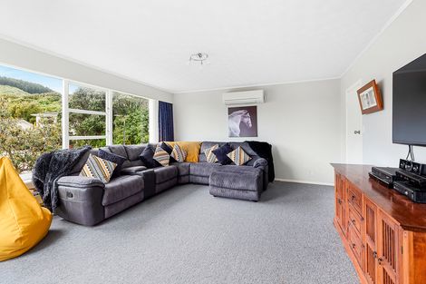 Photo of property in 8 Wilmshurst Place, Tawa, Wellington, 5028