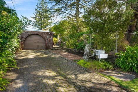 Photo of property in 25 Lowtherhurst Road, Massey, Auckland, 0614