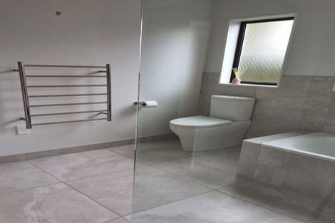 Photo of property in 53 Golfland Drive, Golflands, Auckland, 2013