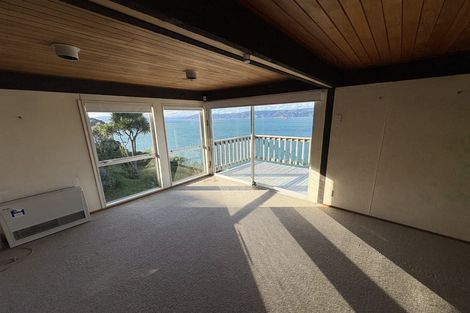 Photo of property in 28 Napier Street, Karaka Bays, Wellington, 6022