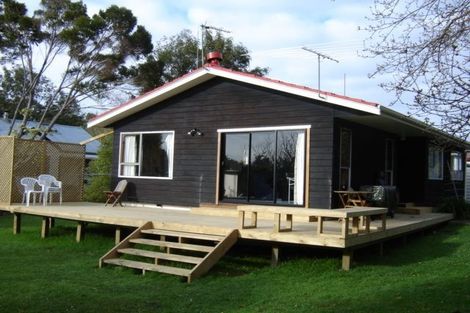 Photo of property in 17 Mannering Place, Hillcrest, Auckland, 0627