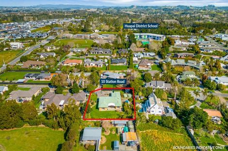 Photo of property in 10 Station Road, Huapai, Kumeu, 0810