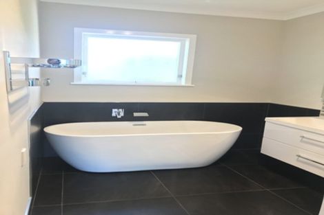 Photo of property in 19 Hartley Terrace, Massey, Auckland, 0614