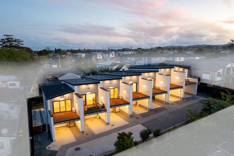 Photo of property in 1/14 Sabot Place, Massey, Auckland, 0614