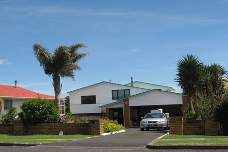 Photo of property in 37 Torkar Road, Clarks Beach, 2122