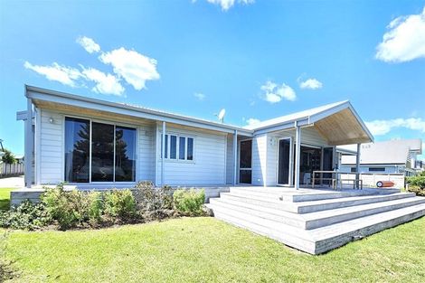 Photo of property in 132 Harbour Drive, Matarangi, Whitianga, 3592