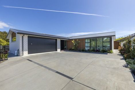 Photo of property in 10 Mackillop Way, Brooklands, New Plymouth, 4310