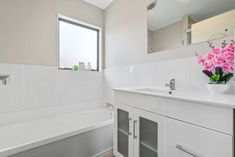 Photo of property in 2/24 Norrie Smith Avenue, Flat Bush, Auckland, 2023