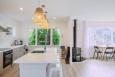 Photo of property in 15 Pacific Parade, Army Bay, Whangaparaoa, 0930