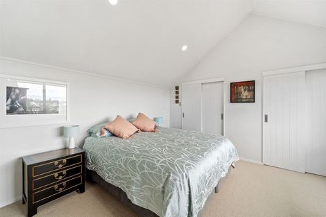 Photo of property in 52 Waiora Road, Stanmore Bay, Whangaparaoa, 0932