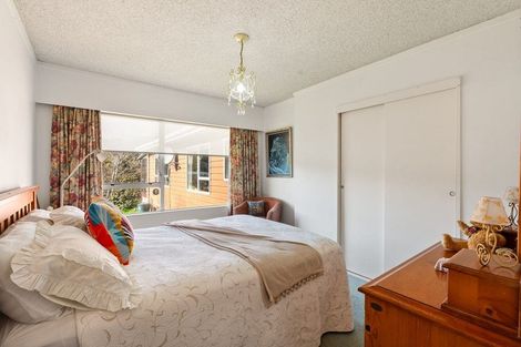 Photo of property in 2 Mckeefry Grove, Tawa, Wellington, 5028