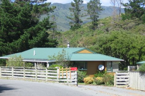 Photo of property in 2 Roseveare Grove, Te Marua, Upper Hutt, 5018