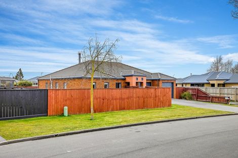 Photo of property in 28 Hawkins Place, Rangiora, 7400