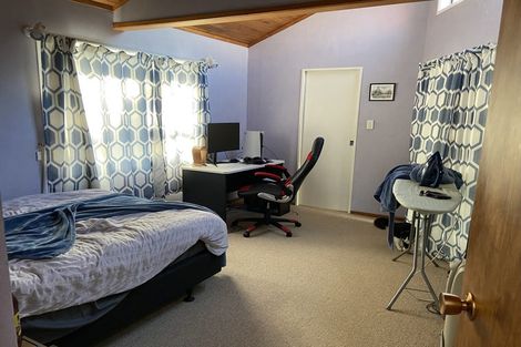 Photo of property in 70 Hadfield Street, Beach Haven, Auckland, 0626