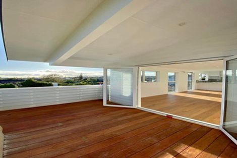 Photo of property in 30 Albatross Road, Red Beach, 0932