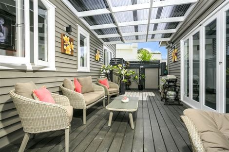 Photo of property in 2 Peter Terrace, Castor Bay, Auckland, 0620