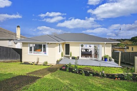 Photo of property in 42 Carlisle Road, Browns Bay, Auckland, 0630