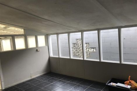 Photo of property in 120 View Road, Sunnyvale, Auckland, 0612