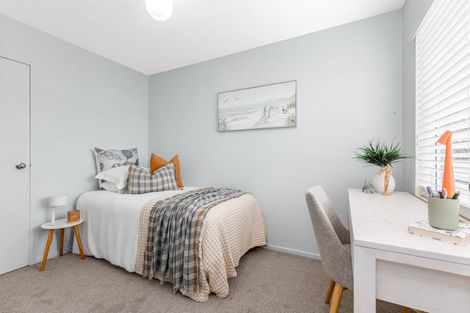 Photo of property in 2/418 Queens Drive, Lyall Bay, Wellington, 6022
