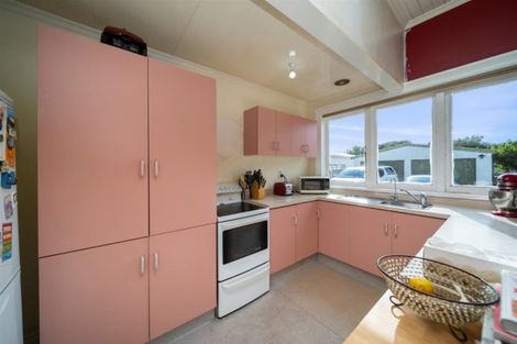 Photo of property in 12 Puriri Street, Hawera, 4610