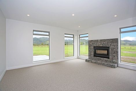 Photo of property in 5 Riverside Way, Amberley, 7410