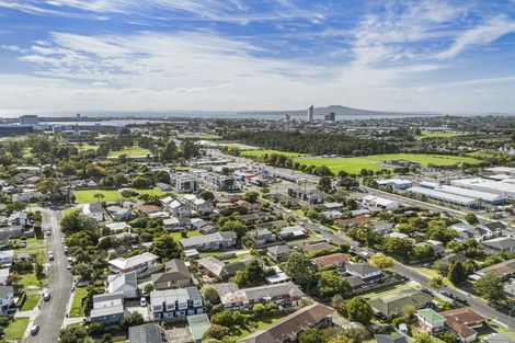 Photo of property in 4/21 Evelyn Place, Hillcrest, Auckland, 0627