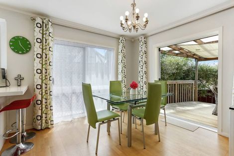 Photo of property in 21 Mark Edward Drive, Half Moon Bay, Auckland, 2012