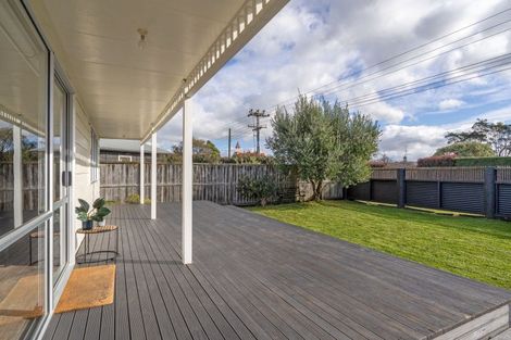 Photo of property in 81 Jellicoe Street, Martinborough, 5711