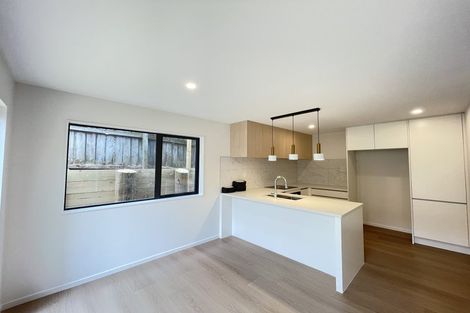 Photo of property in 14d Clairville Crescent, Wai O Taiki Bay, Auckland, 1072