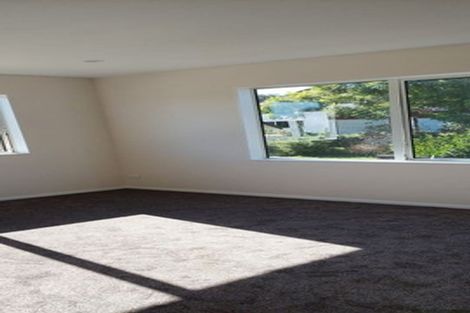 Photo of property in 1c Taupiko Place, Green Bay, Auckland, 0604