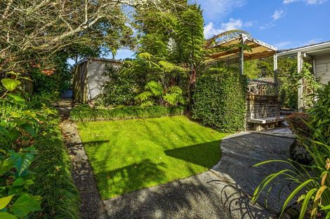 Photo of property in 22 Opanuku Road, Henderson Valley, Auckland, 0612