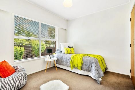 Photo of property in 2/64 Bruce Road, Glenfield, Auckland, 0629