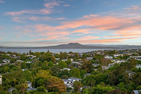 Photo of property in 282 Glamorgan Drive, Northcross, Auckland, 0630