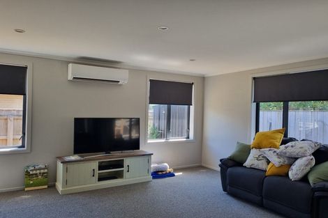 Photo of property in 5 Angus Place, Carterton, 5713