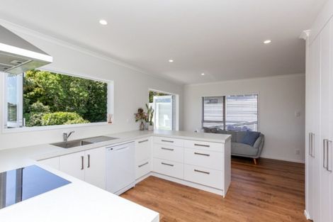 Photo of property in 60 Karina Road, Merrilands, New Plymouth, 4312