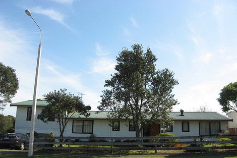 Photo of property in 8 Pararewa Drive, Whalers Gate, New Plymouth, 4310