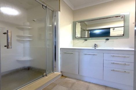 Photo of property in 52 Hiwihau Place, Glenfield, Auckland, 0629
