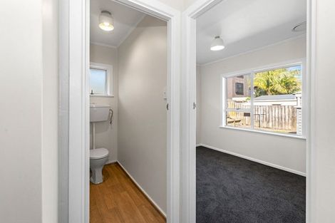 Photo of property in 27 View Road, Henderson, Auckland, 0612