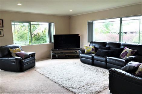 Photo of property in 41 Unsworth Drive, Unsworth Heights, Auckland, 0632